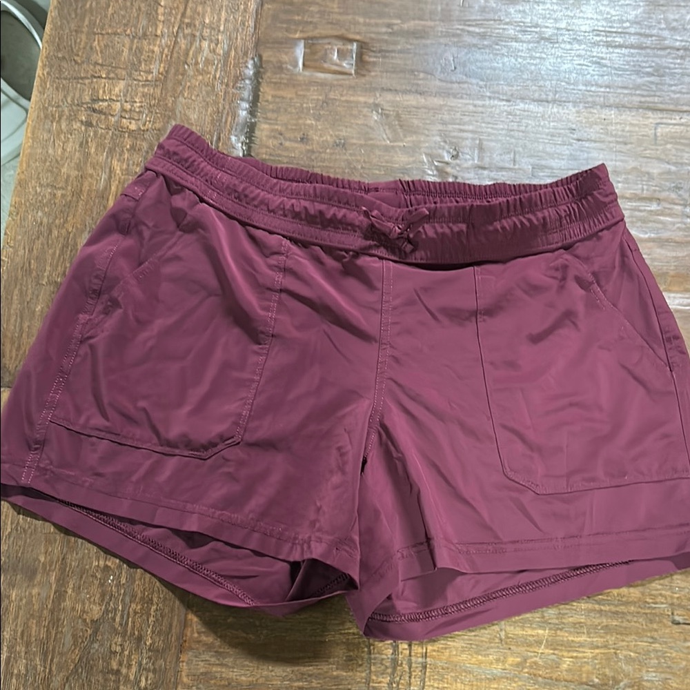 Women's Burgundy Kuhl shorts M